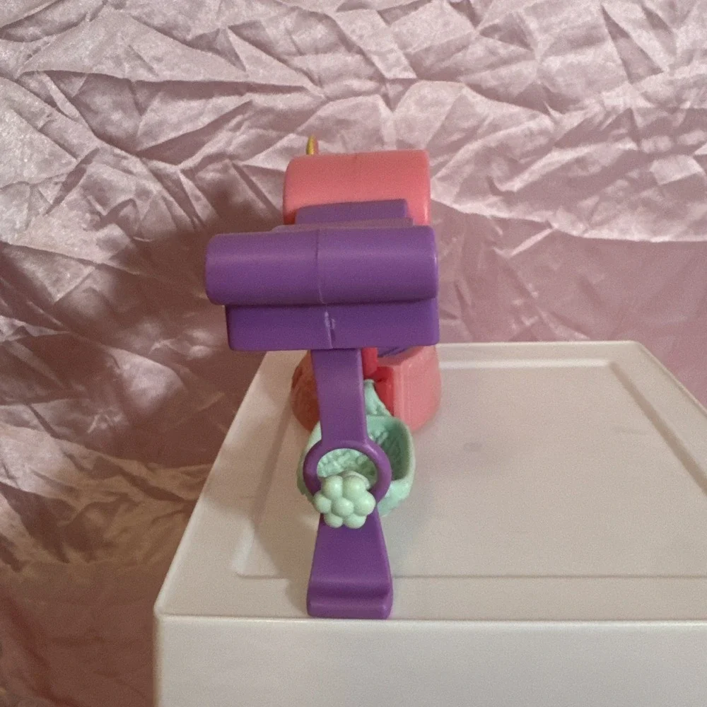 Hasbro LPS Littlest Pet Shop Fancy Friends Flip Bed Playset Accessory‎